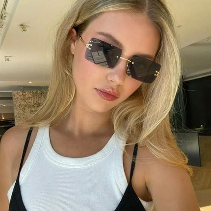 Hot-selling square rimless sunglasses, ultra-light, comfortable, multi-color lenses, stylish and practical.